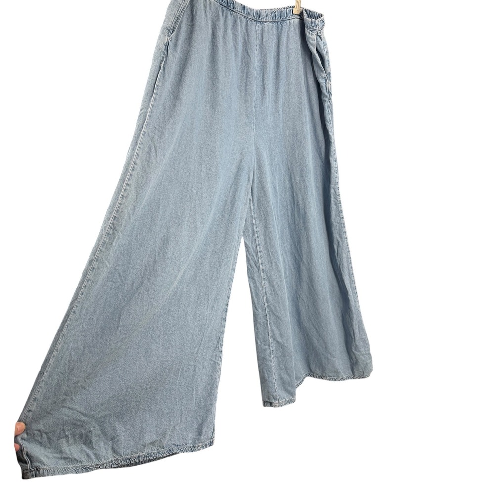 Light Wash Wide-Leg Denim Trousers - Relaxed Fit